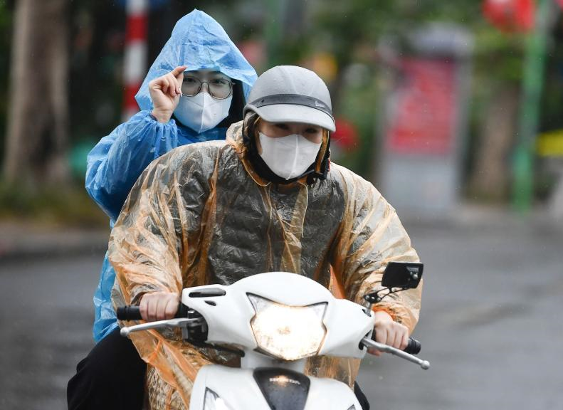 Hà Nội mưa rét vào đêm Giao thừa